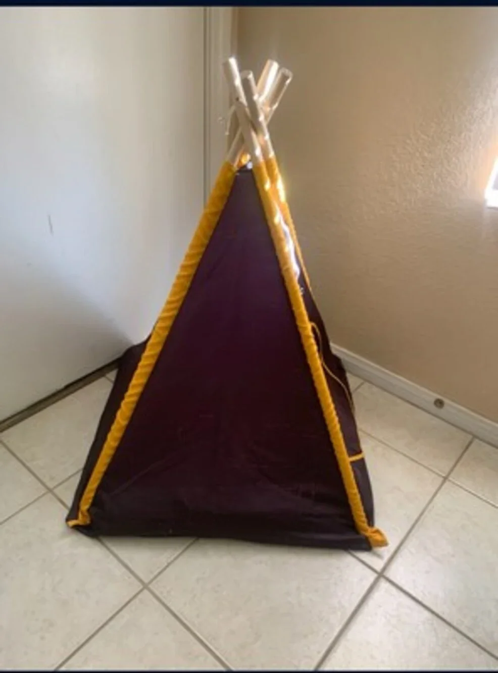 Trump Hotel Exclusive Dog Bed Tent.  Only Available For Guess With Pets 24x24x30